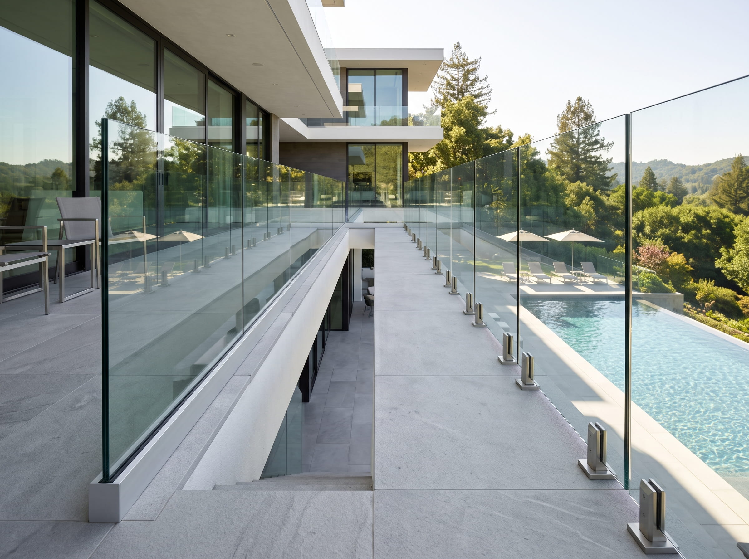 Comparison of spigot and continuous base shoe glass railing systems