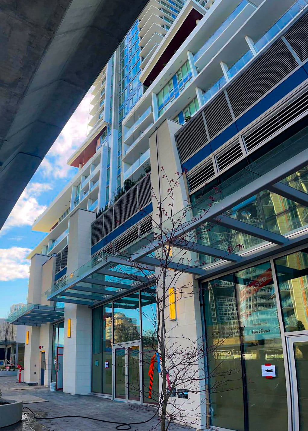 Residential glass railing