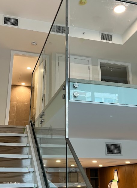 Residential glass railing