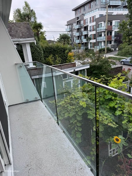 Frameless Balcony Guardrail